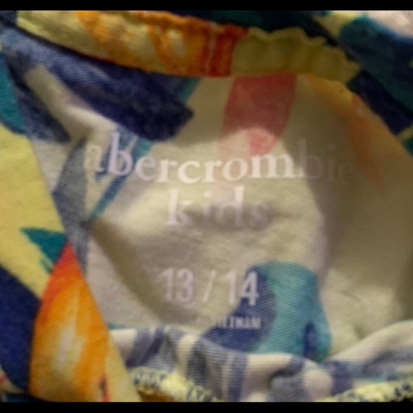 Kids T-Shirt .. size 13/14 - Picture 2 of 2